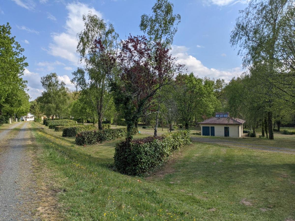 Camping De Ladignac Le Long Bel Air Buitenkant foto