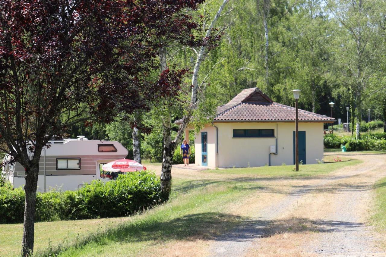 Camping De Ladignac Le Long Bel Air Buitenkant foto